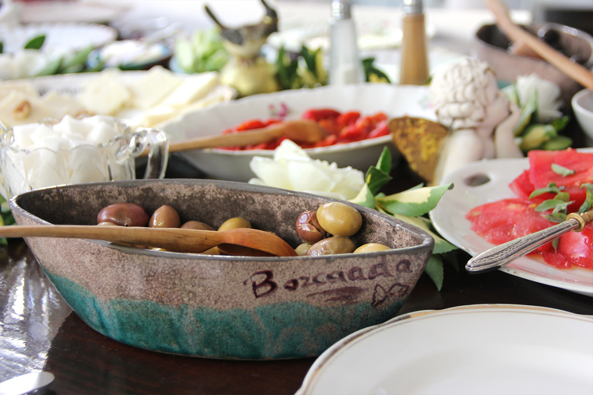 Bozcaada’da Yeme İçme Önerileri: Adanın Lezzet Durakları