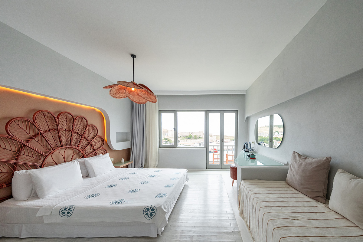 Standart Deniz Manzaralı Balkonlu Oda